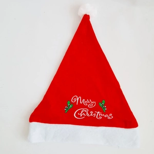 Cappello di Natale rosso classico con bordo in pelliccia bianca e ricamo