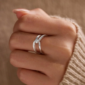Elegant S925 sterling silver criss-cross ring with pavé diamonds on a model's finger