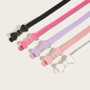 Set di cinque cinture sottili per bambini con fibbie metalliche a farfalla dorate