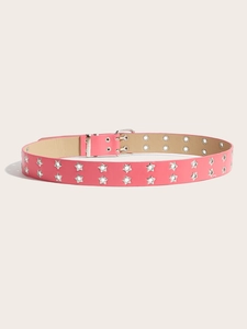 Vue détaillée de la ceinture rose Y2K avec œillets d'étoiles métalliques et boucle argentée
