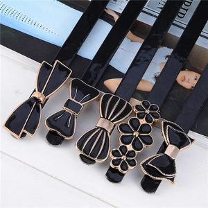 Fünfteiliges Set eleganter schwarzer Blumen und Schleifen-Haarspangen mit Goldfinish