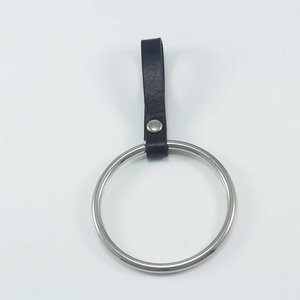 Minimalist black pebble leather belt featuring a classic silver round ring buckle decor