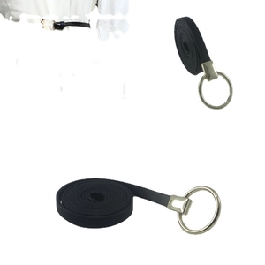Ceinture fine noire à boucle ronde dorée pour robes et chemisiers longs élégants