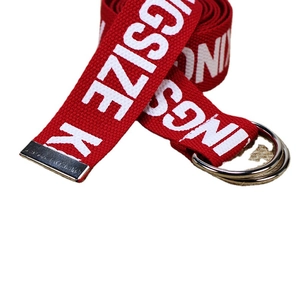 Cinturón unisex de lona de nailon rojo con letras blancas y hebilla de doble anilla en D