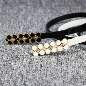 Ceinture Femme Mode Mince en Cuir PU avec Boucle Florale Décorative pour Robe Chemise Longue Ceinture Fine Brillante