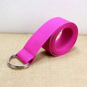 Sangle de yoga en nylon rose vif avec doubles boucles métalliques en D argentées