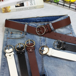 Ceinture Femme Minimaliste à Boucle Ronde en Cuir PU Ceinture de Taille Décontractée Mode Polyvalente pour Robes Jeans Pantalons Accessoires