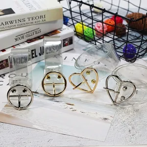 Cintura trasparente in PVC da donna con fibbie metalliche a cerchio e a forma di cuore