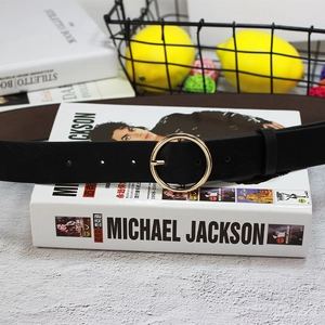 Ceinture minimaliste en cuir noir pour femme avec boucle ronde en métal doré poli