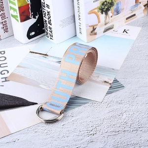 Ceinture tressée en nylon beige pour femme avec lettrage bleu et boucles en D argentées
