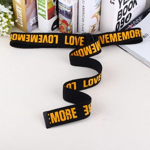 Ceinture en toile à boucle en D avec inscription Love Memory jaune sur noir