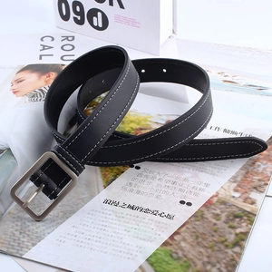 Ceinture classique en cuir noir pour femme avec boucle vintage et surpiqûres blanches
