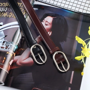 Ceinture minimaliste en cuir PU pour femmes avec boucles argentées ovales en noir et marron