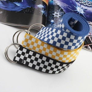 Trois ceintures en toile à damier avec boucles doubles anneaux en D argentés, multicolores