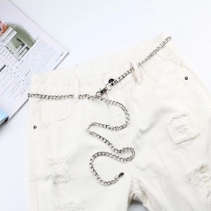 Chaîne de pantalon hip-hop homme en métal argenté avec maillons cubains sur jean blanc