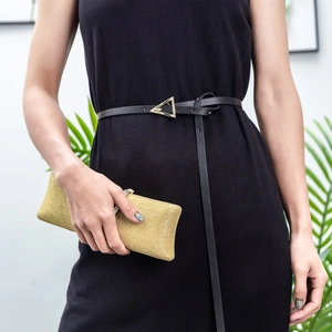 Cintura Sottile da Donna in Pelle PU Minimalista Fibbia ad Ardiglione in Lega Geometrica Triangolo Rombo Tondo Regolabile