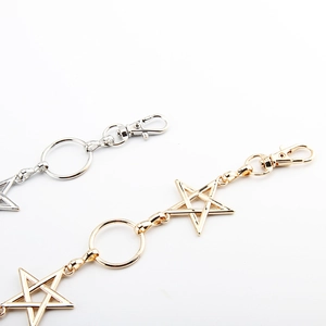 Minimalistische Metall-Stern-Kette in Gold und Silber als Taillengürtel für Kleider