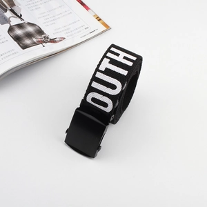 Ceinture tendance en toile de nylon noire avec broderie YOUTH et boucle en métal mat