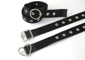 Set di tre cinture in tela nera con fibbie metalliche a cerchio, quadrato e forma di cuore