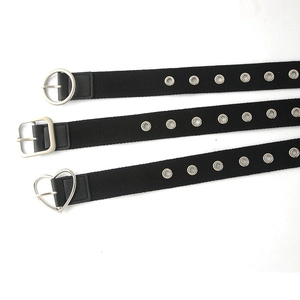 Set di tre cinture punk in tela con fibbie in metallo argento tonde, quadrate e a cuore