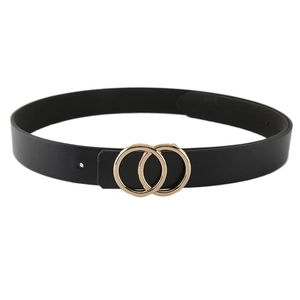 Ceinture fine noire pour femme avec une boucle élégante en métal doré à double anneau