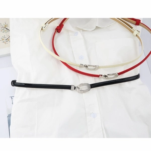 Ceintures fines minimalistes pour femmes en noir, rouge et beige avec boucles argentées