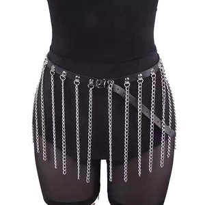 Chaîne de Taille à Gland en Cuir Synthétique Punk pour Femmes Ceinture Décorative à Chaîne en Métal Multicouche Gothique pour Club Party Streetwear