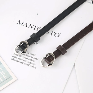 Cintura sottile in pelle vintage con fibbia a cuore nei colori nero e marrone
