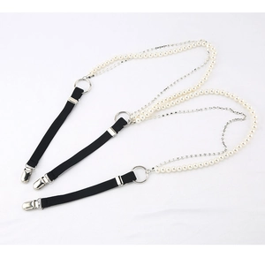 Elegante catena per reggicalze multistrato con perle, strass, elastici e clip in metallo