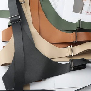 Imbracatura da spalla minimalista in pelle PU stile punk in quattro colori alla moda