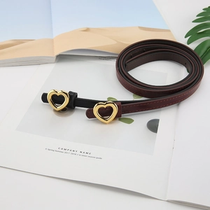Ceinture Fine Femme Mode avec Boucle Cœur en Alliage Doré Cuir PU Couleur Unie Polyvalente Décontractée pour Robes Pantalons