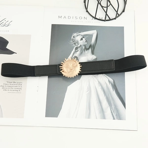 Cintura elastica nera con fibbia dorata a forma di sole e luna per abiti da donna