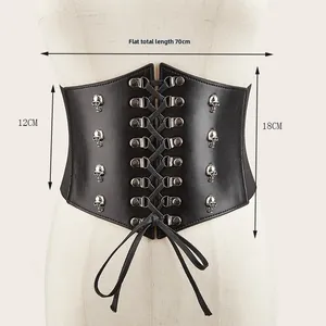 Détail de ceinture gothique noire avec rivets crâne et fermeture à lacets corset 70cm