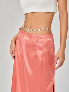 Sparkling rhinestone waist chain for women in silver metal, perfect for dresses and outfits