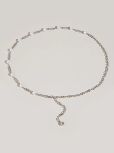 Ceinture chaîne élégante en métal argenté avec perles blanches pour robes et jupes