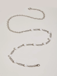 Chaîne de taille argentée avec strass et perles blanches pour robes élégantes et chic