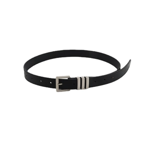 Ceinture classique en cuir noir pour femme avec boucle carrée argentée et anneaux