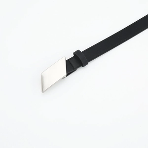 Minimalist black leather belt for jeans featuring a sleek silver parallelogram buckle