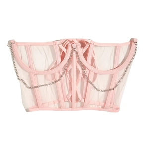 Corset en maille rose avec baleines de soutien et chaînes argentées décoratives à plat