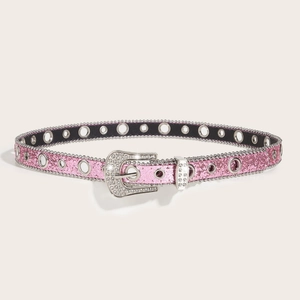 Rosa Glitzer-Gürtel mit Strass-Schnalle und Ösen für einen modischen Y2K-West-Look