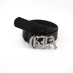Ceinture femme en cuir noir avec grande boucle métallique gothique argentée pour jean