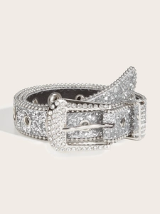 Détails d'une ceinture argentée en strass avec paillettes Y2K et boucle de style western