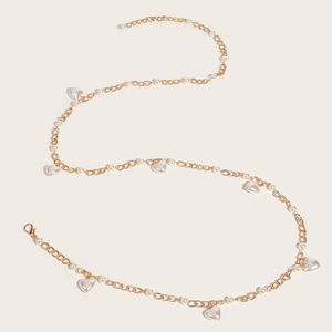 Chaîne de taille dorée élégante avec perles blanches et pendentifs en forme de cœur