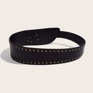 Ceinture vintage en cuir noir pour femme avec rivets dorés et anneaux creux stylés