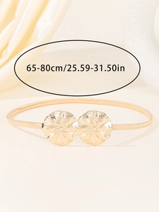 Détail d'une ceinture dorée à ressort avec boucle fleur et guide de taille 65-80cm