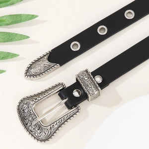 Cintura in pelle nera vintage con fibbia in metallo argento inciso e dettagli western