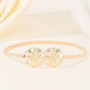 Ceinture élastique dorée élégante pour robes avec une boucle en métal à double fleur détaillée