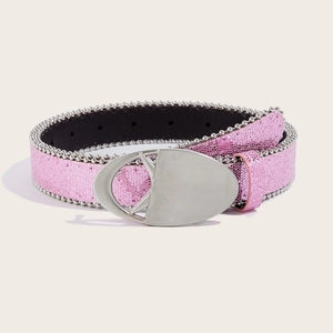 Ceinture rose brillante pour femme avec bords cloutés argentés et boucle ovale en métal