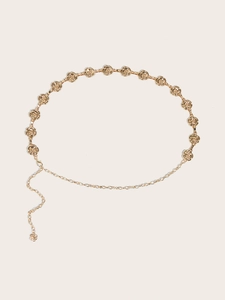 Detaillierte Makroansicht des Vintage Gold-Rosengürtels mit verstellbaren Gliedern und Anhänger