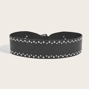 Cinturón de cuero sintético negro estilo punk con remaches metálicos plateados y hebilla